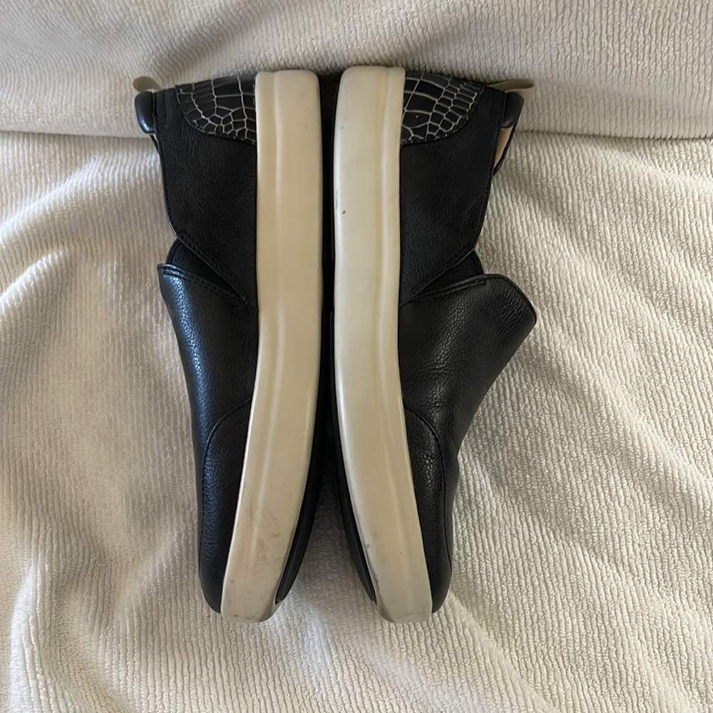 Vionic Penelope slip on sneaker size 8.5 - Picture 5 of 7